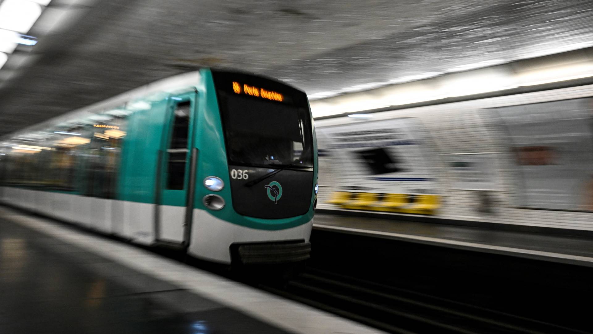 هجوم مترو باريس.. نقل المتهم بطعن 3 نساء إلى مصحة نفسية وسط استنفار أمني