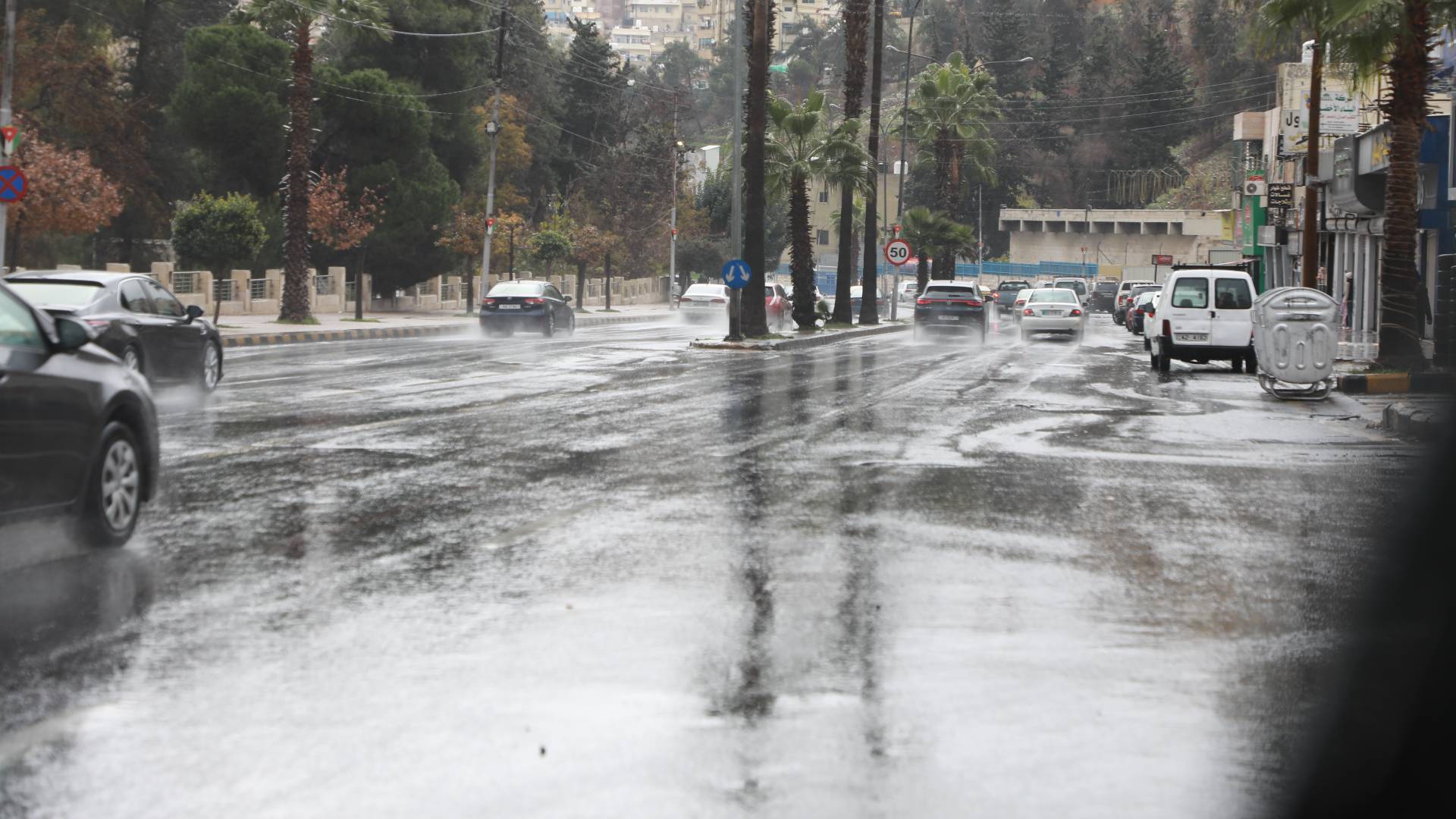 "طقس العرب" لـ "رؤيا": المملكة تحت تأثير منخفض جوي من الدرجة الثالثة ومنخفض جديد يطرق الأبواب الإثنين.. رياح عاتية وأمطار غزيرة -فيديو