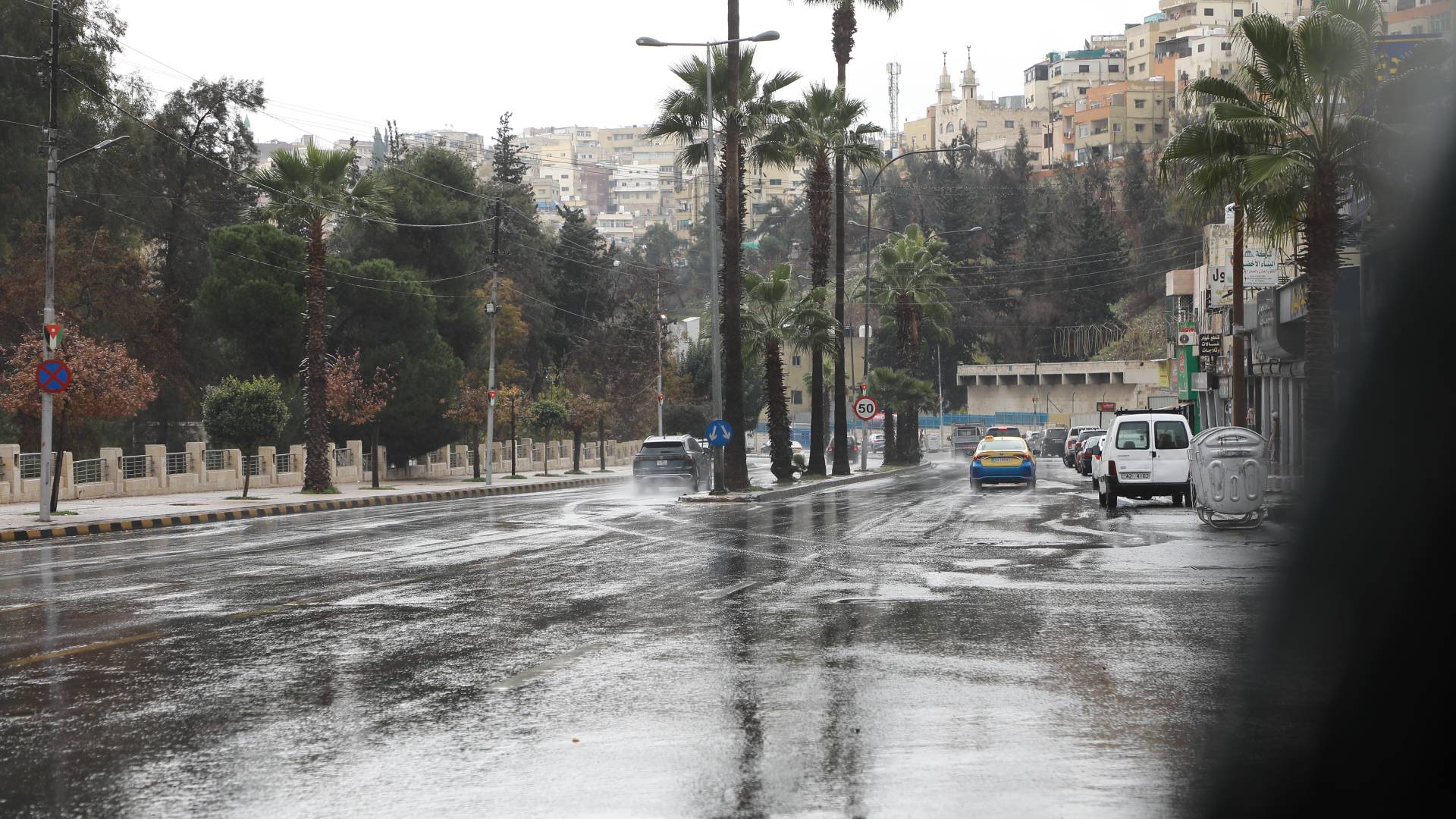 طقس العرب: الكرك تسجل أعلى الهطولات ومنخفض ثالث يعمق البرودة ورياح قوية في المملكة