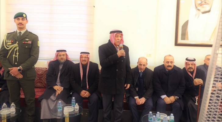 مندوبا عن الملك وولي العهد. العيسوي يعزي بوفاة والد وزير الإدارة المحلية