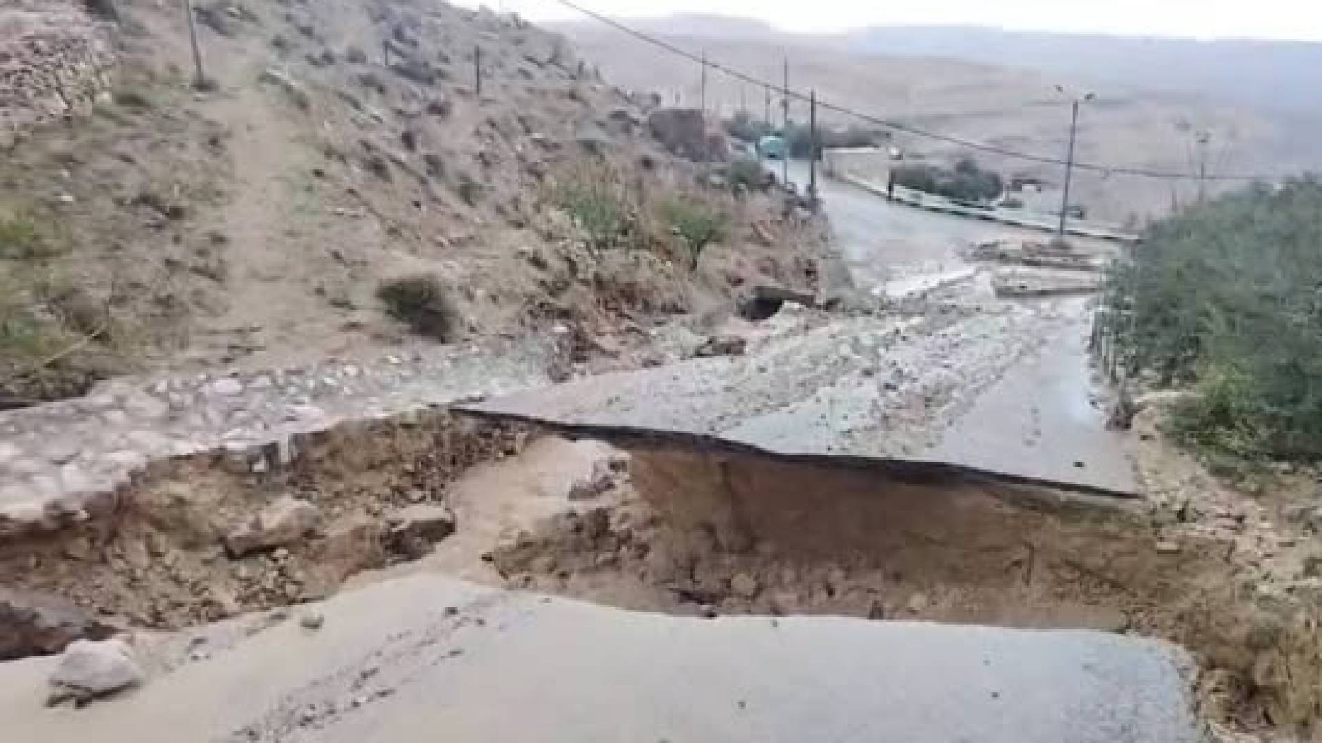 بلدية الكرك: أضرار واسعة جراء السيول والبنية التحتية تحتاج إلى ملايين للدعم 