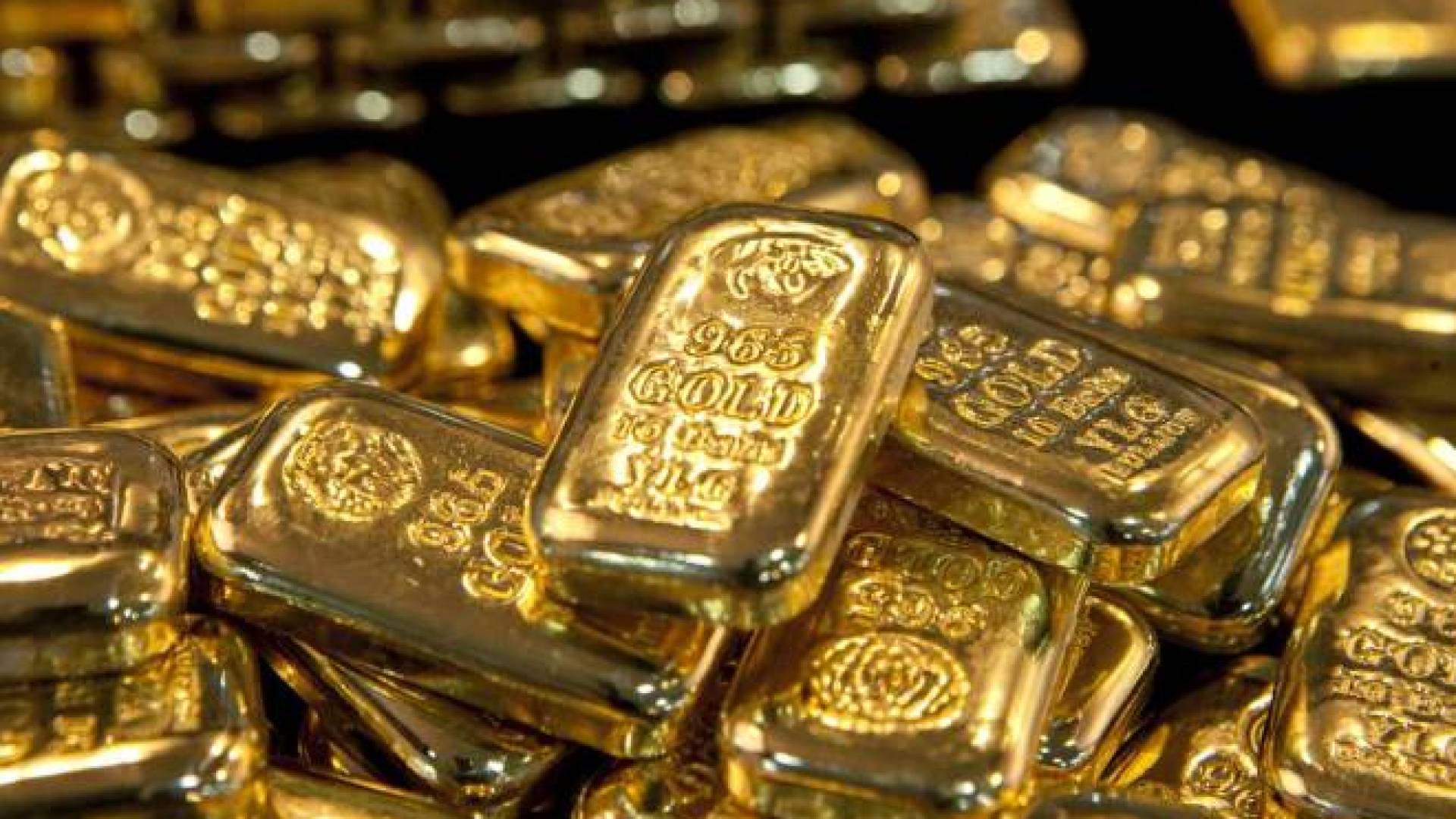 الذَّهَبُ يُوَدِّعُ 2025 عِنْدَ قِمَمٍ قِيَاسِيَّة.. اسْتِقْرَارٌ إِيجَابِيٌّ فَوْقَ 4340 دُولَارً 