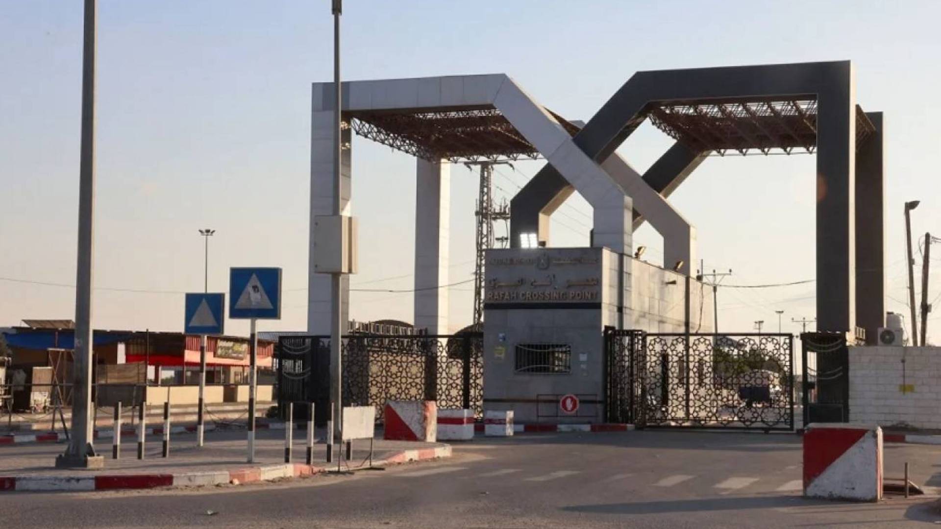 إعلام عبري: اتفاق بين نتنياهو وترمب على إعادة فتح معبر رفح بجانبيه #عاجل 