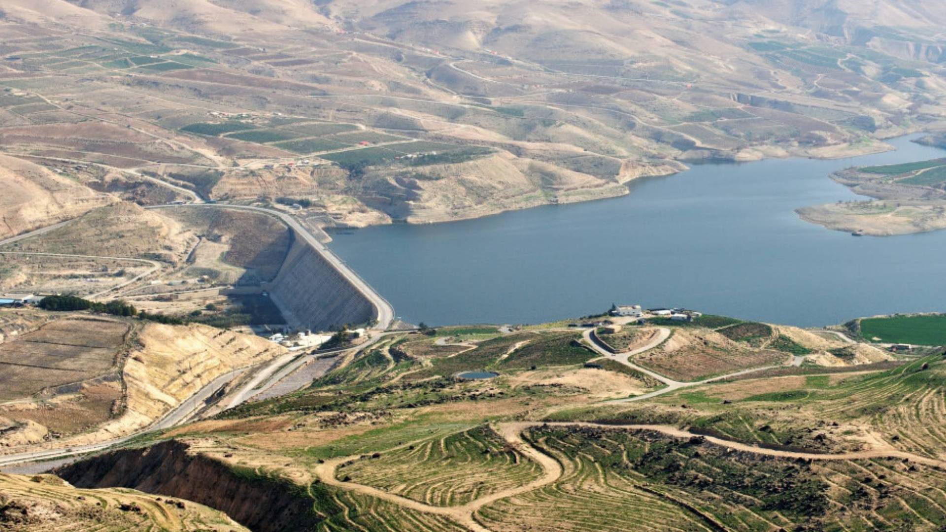 مراسل "رؤيا": للمرة الثانية خلال أسبوع فيضان سد الموجب بعد وصوله للامتلاء الكامل 