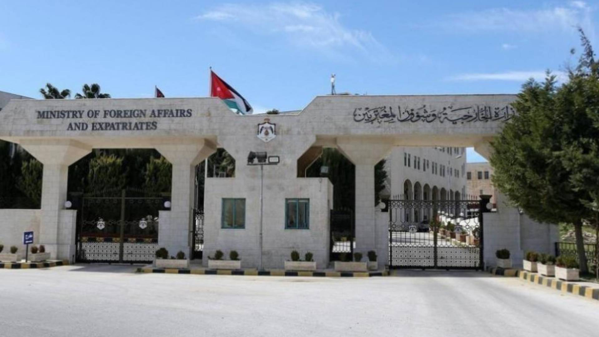 "الخارجية" تدين قرار الاحتلال سحب صلاحيات التخطيط والبناء في الحرم الإبراهيمي الشريف 