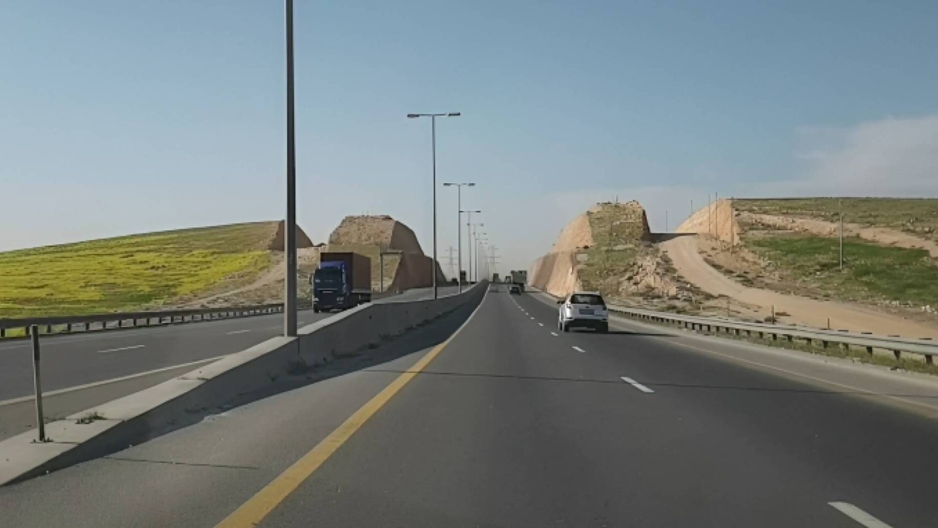 "الأشغال" لـ"رؤيا أخبار": ندرس إنارة "شارع الـ 100" باستخدام الطاقة الشمسية لمواجهة سرقات الكابلات #عاجل 