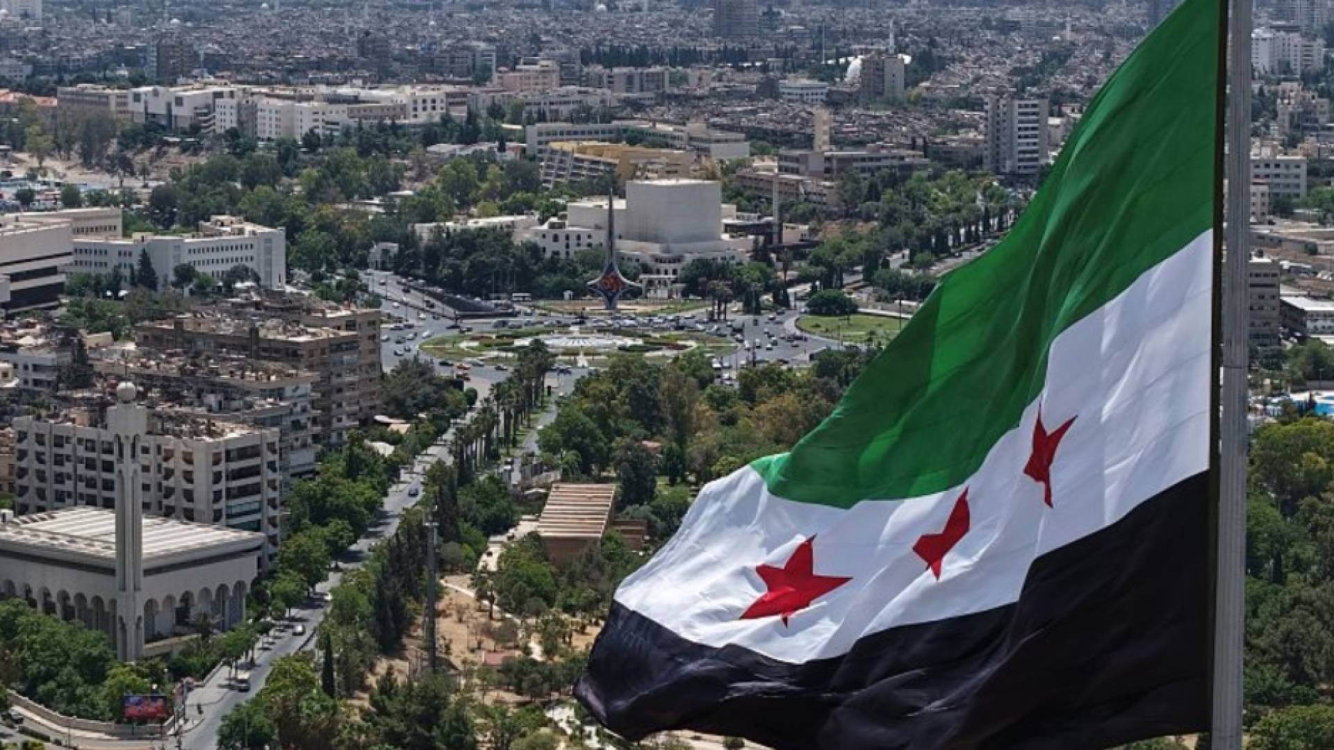 سانا: انفجارات تهز محيط منطقة "المزة" بدمشق وسقوط صواريخ على أطراف "المزة 86"