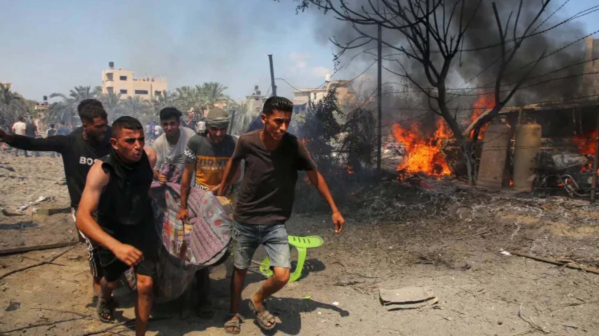 استشهاد 4 فلسطينيين في قصف الاحتلال على خيام النازحين بخان يونس