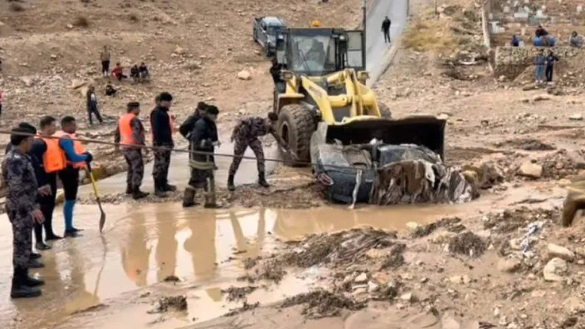 الحكومة تباشر إجراءات تعويض المتضررين جراء الأحوال الجوية وبدء صرف المعونات الأربعاء #عاجل 