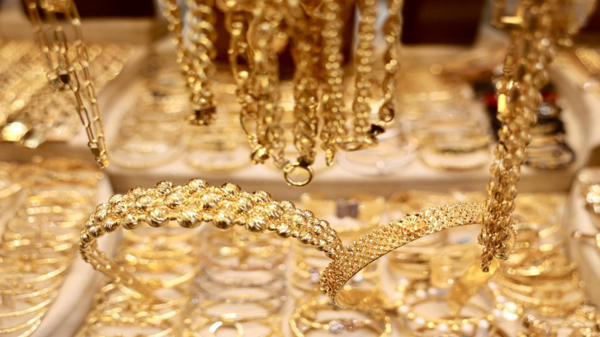 تراجع أسعار الذهب والليرات في الأردن الخميس