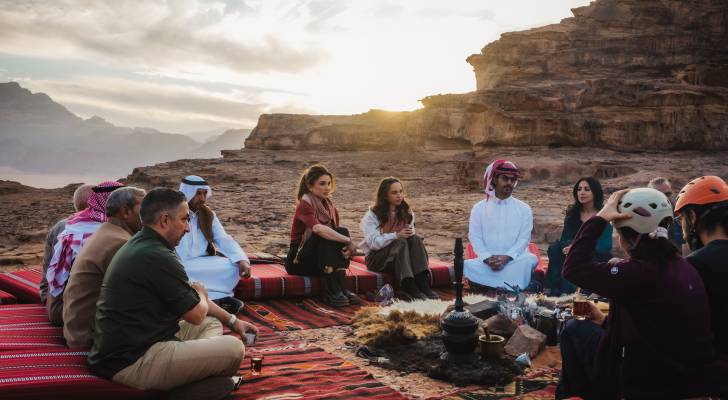الملكة رانيا العبدالله والأميرة سلمى تزوران وادي رم