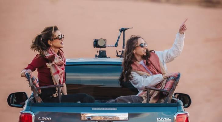 الملكة رانيا العبدالله والأميرة سلمى في وادي رم