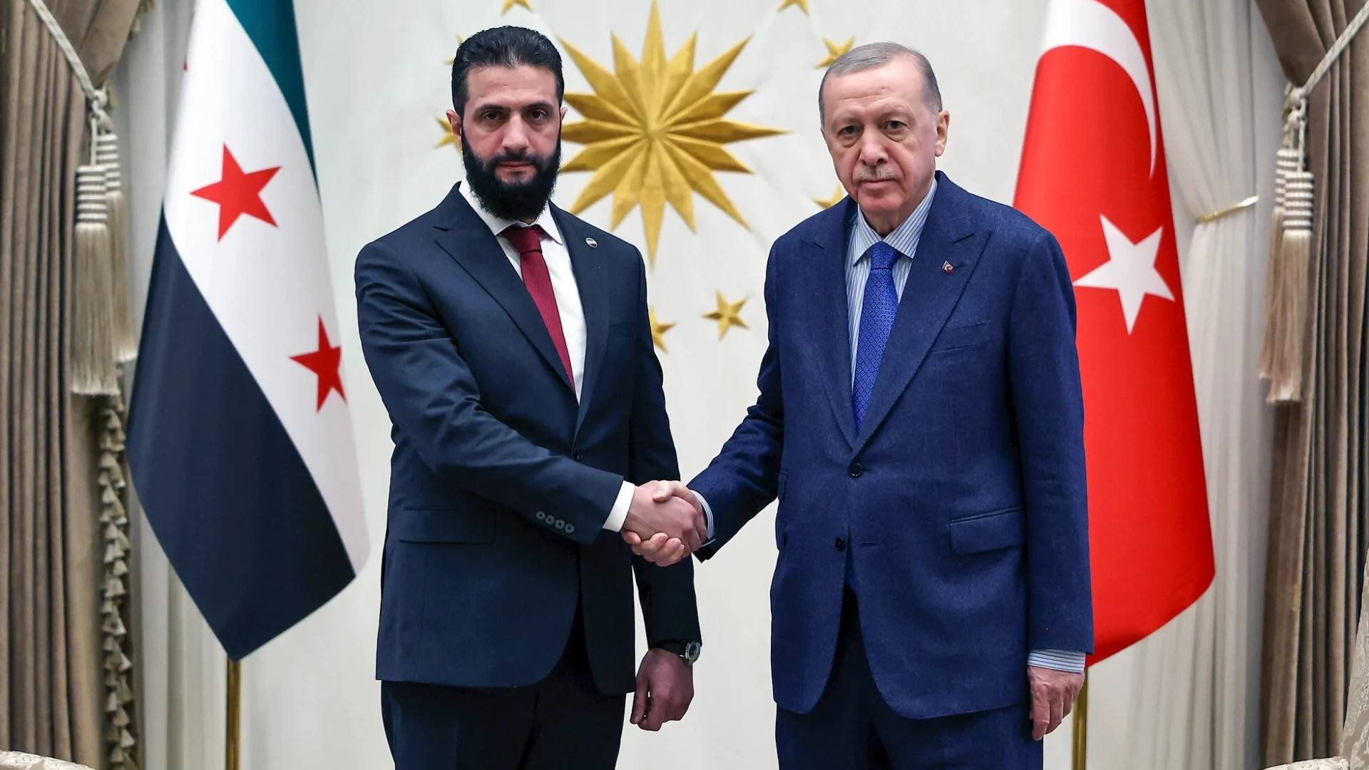 الشرع يبحث مع أردوغان هاتفياً مستجدات الساحة السورية وسبل تعزيز الاستقرار 