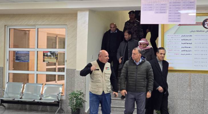 الفراية يقوم بزيارة تفقدية إلى غرفة عمليات محافظة جرش.