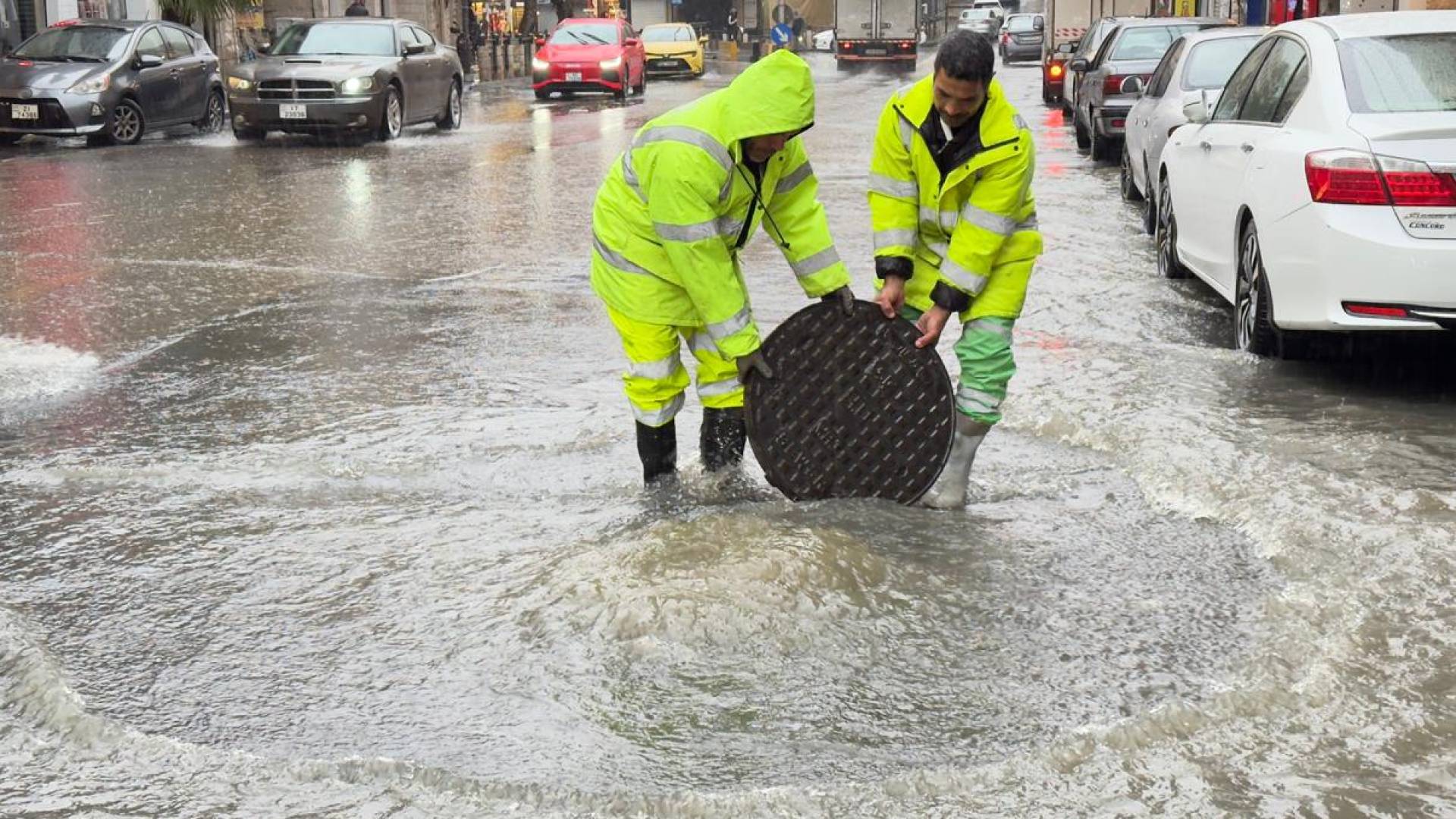 طقس العرب: اسْتِقْرَارٌ مُؤَقَّتٌ الْأَحَدَ.. وَمُنْخَفَضٌ "شَدِيدُ الْبُرُودَةِ" وَأَمْطَارٌ غَزِيرَةٌ لَيْلَ الْإِثْنَيْنِ 