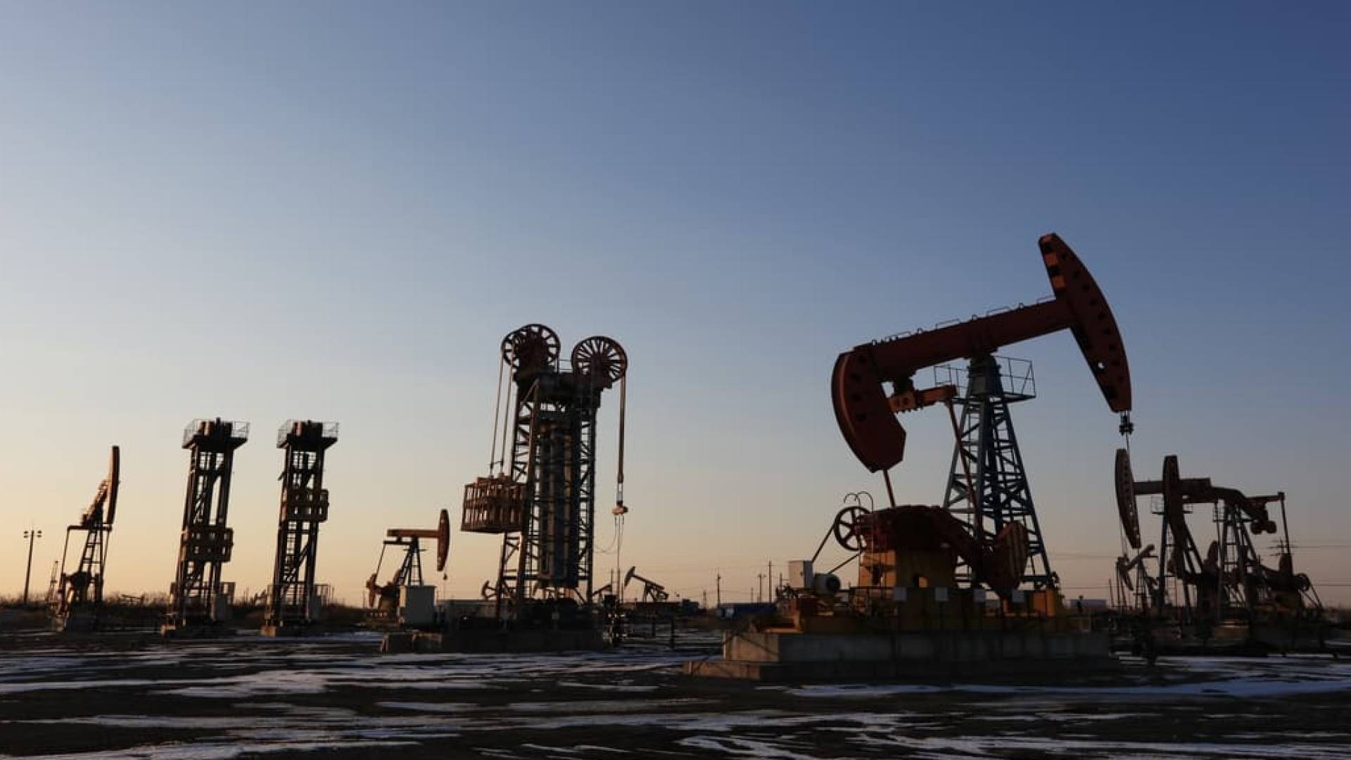 ارتفاع أسعار النفط وسط قلق من اضطرابات الإمدادات العالمية