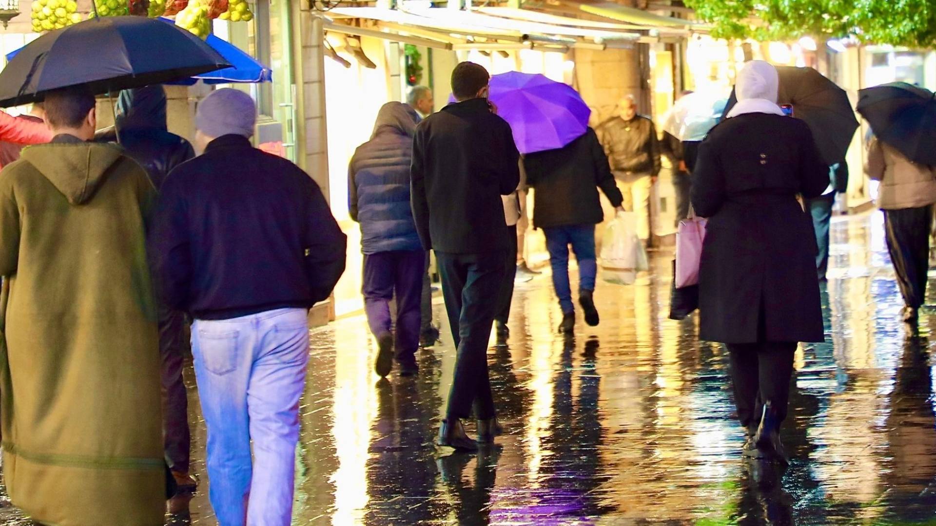 طقس العرب يوضح تفاصيل المنخفض الجوي القادم إلى الأردن الثلاثاء.. قطبي المنشأ وماطر بغزارة 