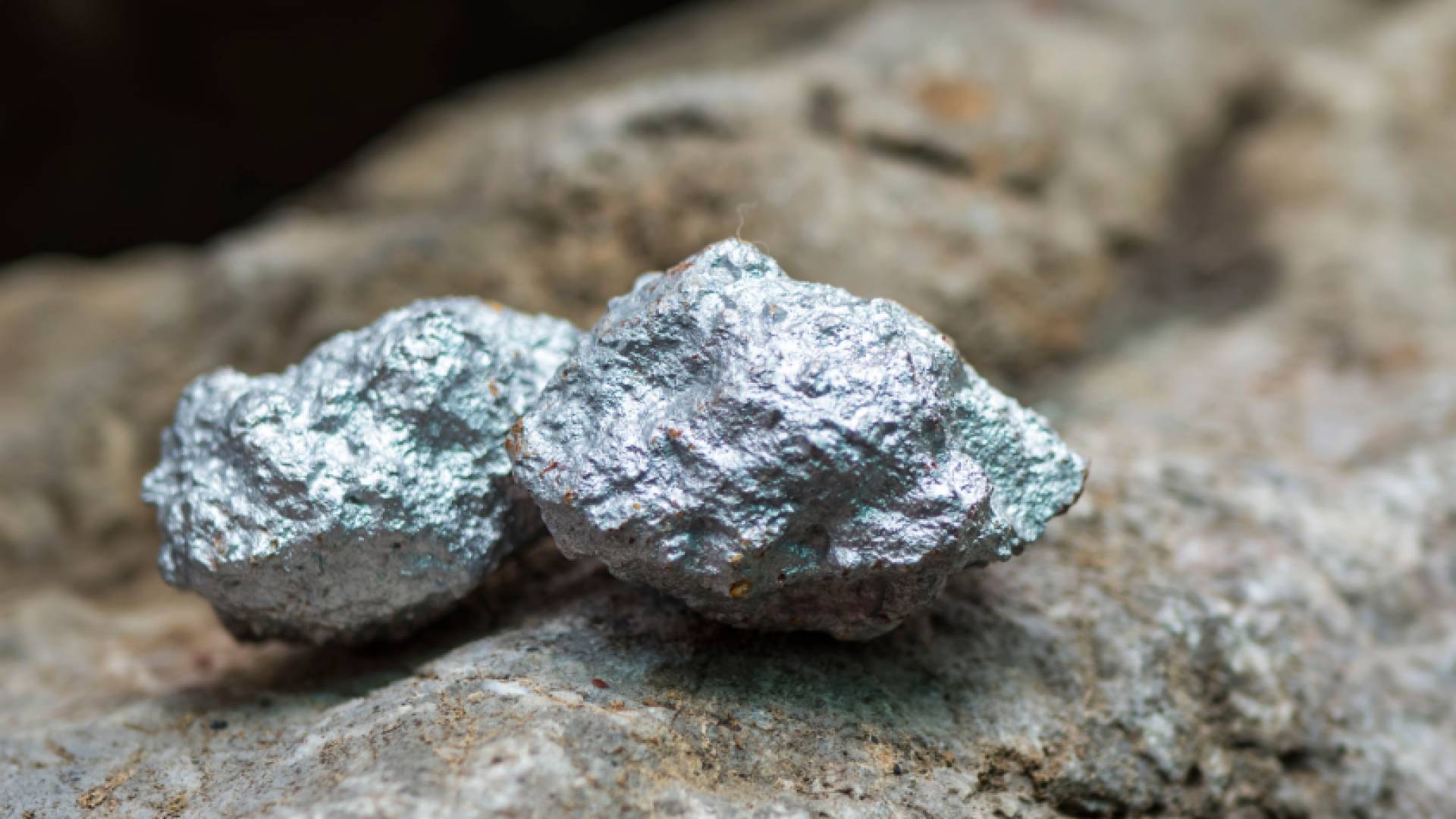 الفضة تحلق نحو "أرقام فلكية".. إغلاق صاخب على أعتاب الـ 80 دولارا بمكاسب ناهزت 4%