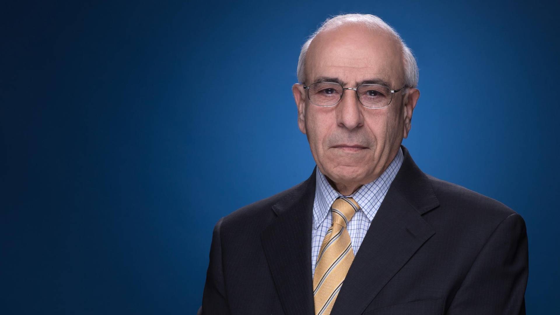 وداعا مهندس الكلمة.. وصول جثمان الإعلامي القدير جميل عازر إلى عمان