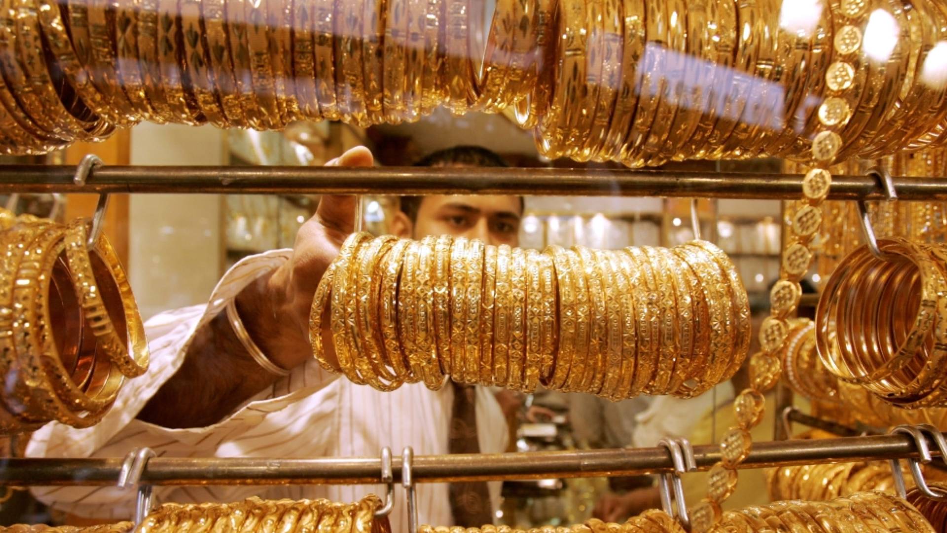 قفزة "تاريخية".. الجنيه الذهب يقترب من حاجز 49 ألف جنيه في مصر