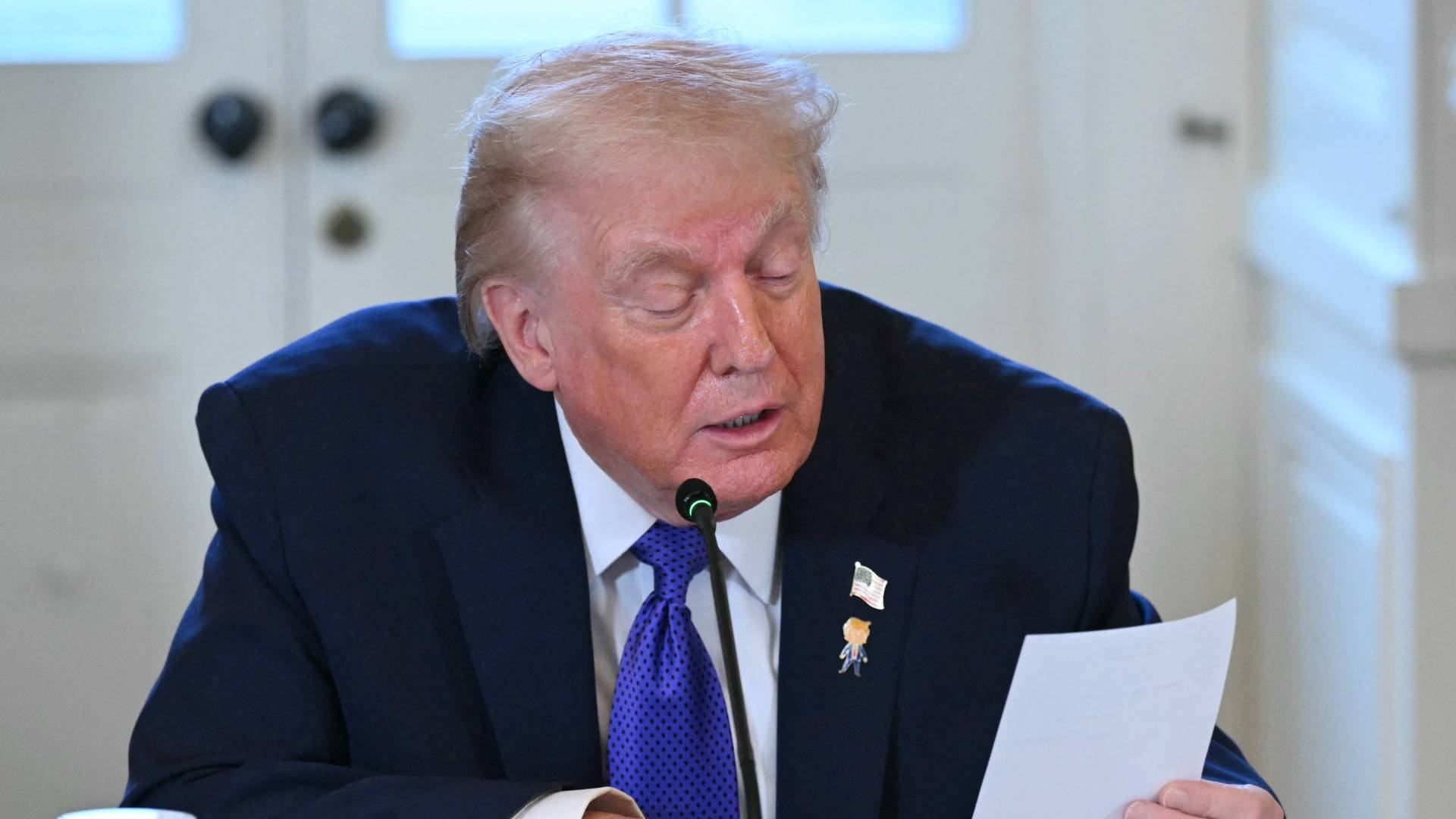 ترمب يبحث خيارات الرد على طهران.. وتحذيرات من تبعات الضربات العسكرية 