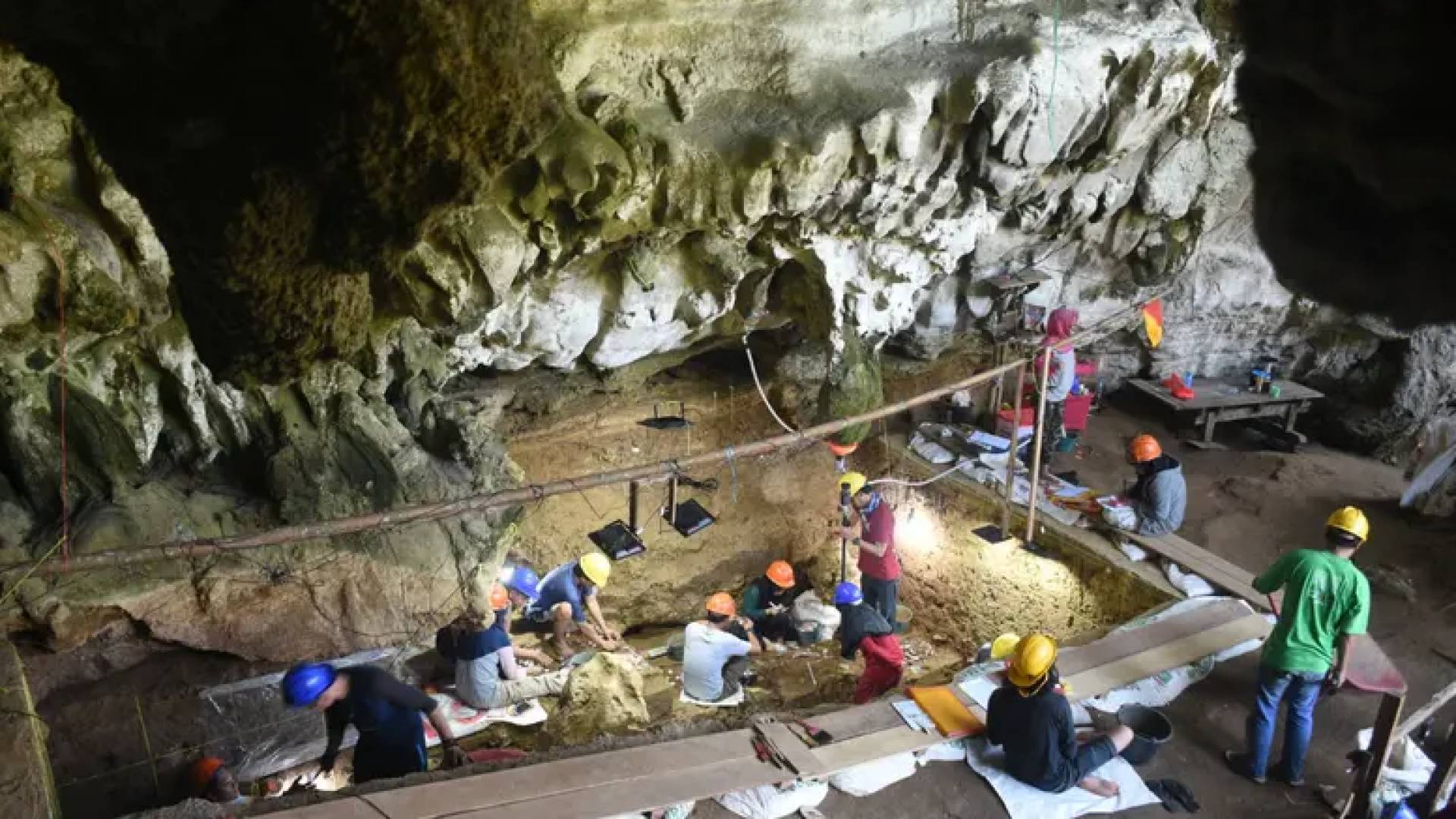 أسرار كهف "سولاويزي" تعيد كتابة تاريخ الهجرات الإنسانية الكبرى