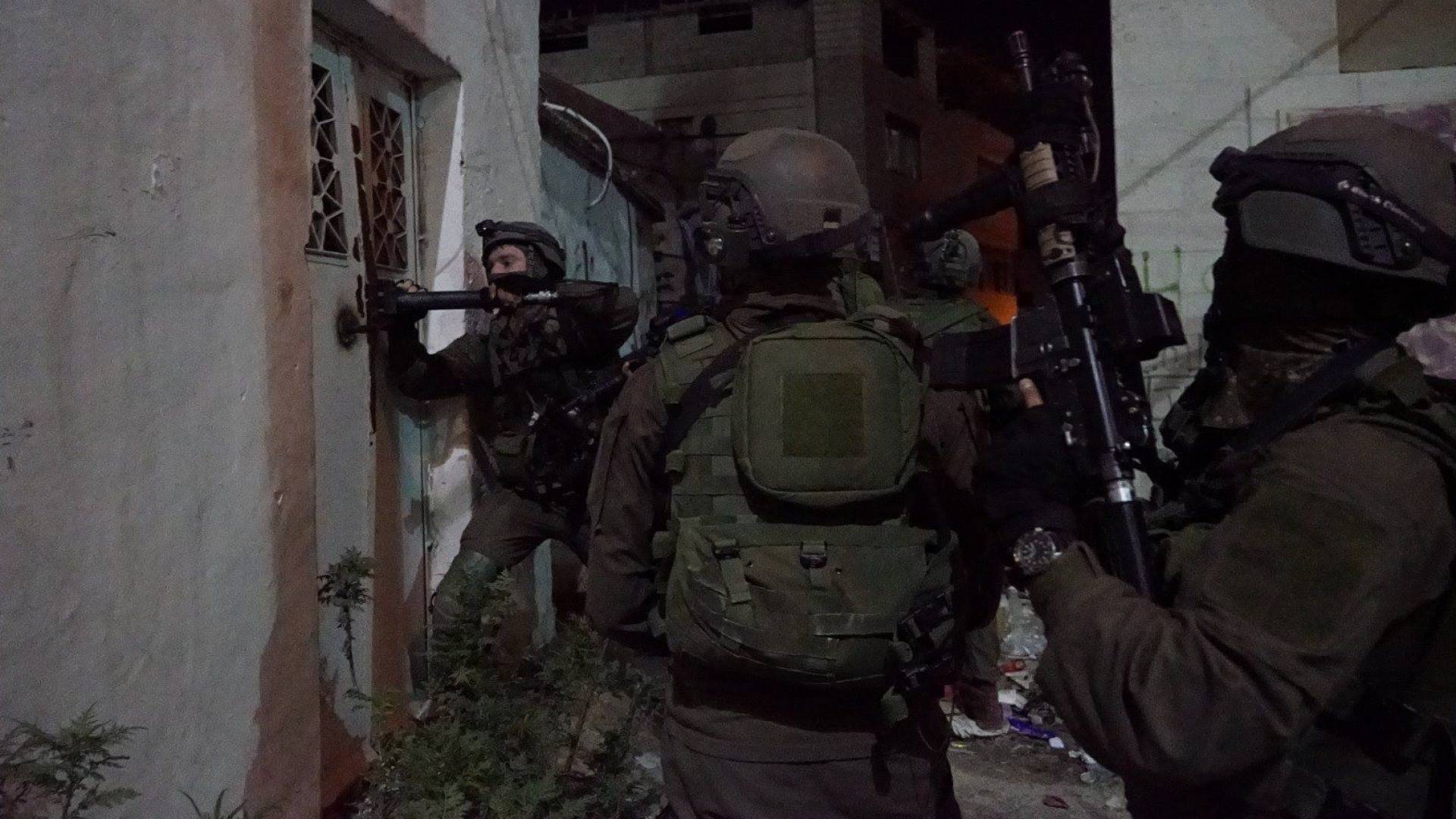 جيش الاحتلال يعزل مخيم شعفاط ويشعل مواجهات مسلحة في مخيم بلاطة -فيديو