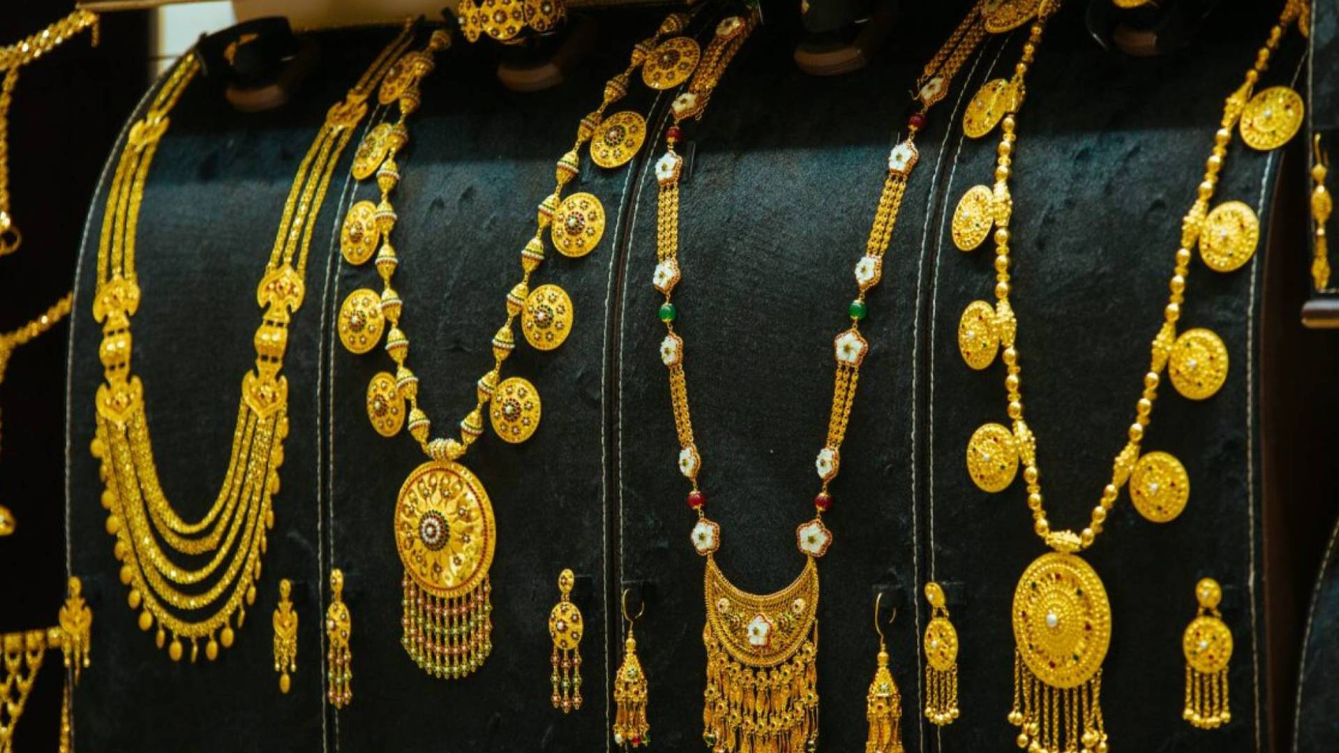 الذهب يشتعل في السعودية.. عيار 21 يدخل منطقة حساسة عند 478 ريالا