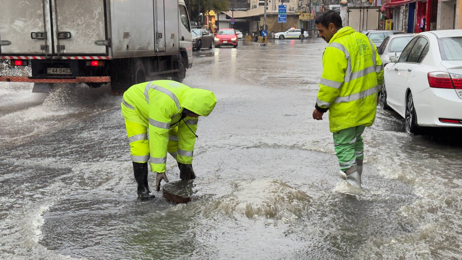 "أمانة عمان" ترفع حالة الطوارئ إلى "قصوى مياه".. وتحذيرات مشددة للمواطنين والتجار والمقاولين #عاجل 