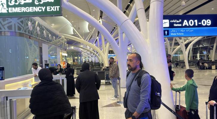 مسافرون في مطار جدة