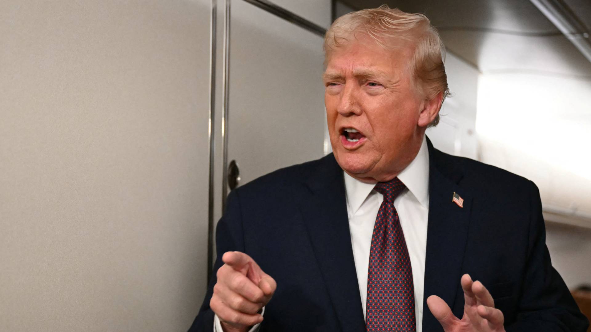 ترمب يهدد بفرض رسوم جمركية 25% على شركاء إيران التجاريين