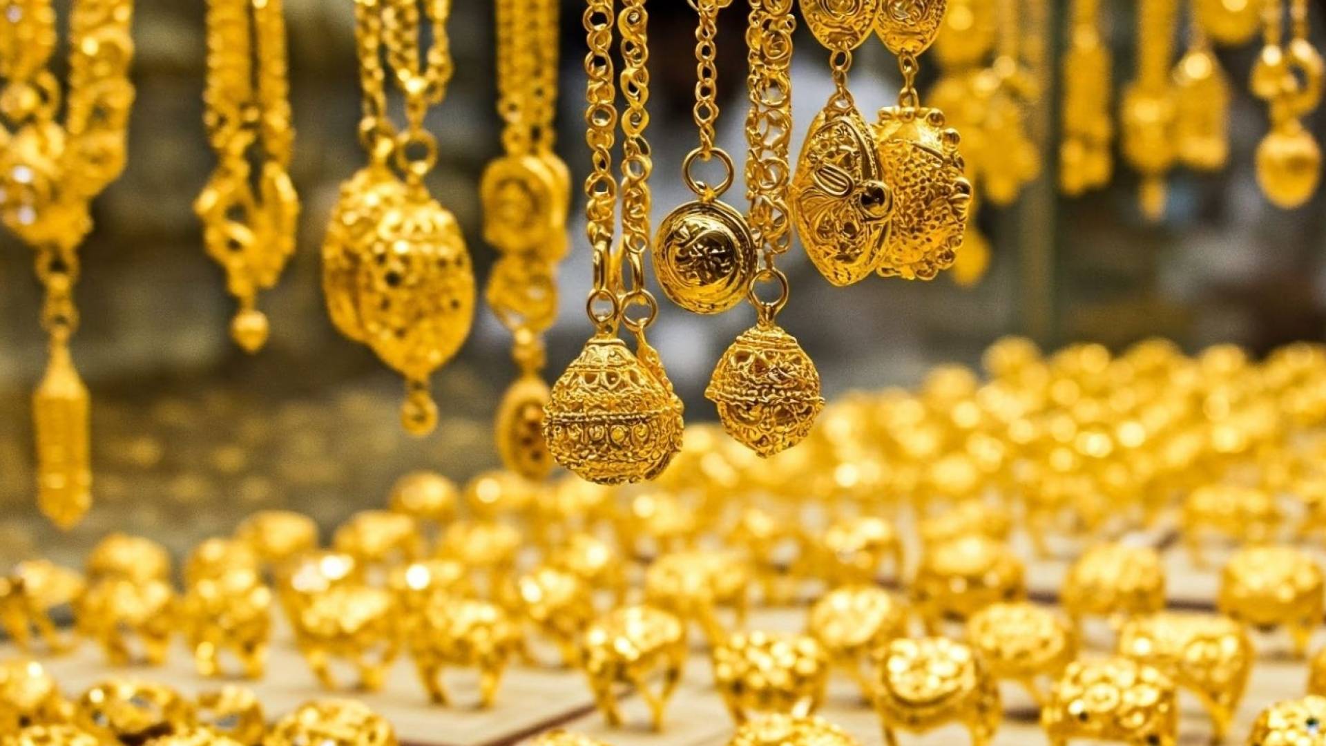 "الانفجار التاريخي" يضرب أسعار الذهب إلى مستويات قياسية وسط نذر الصدام العالمي واضطراب الدولار