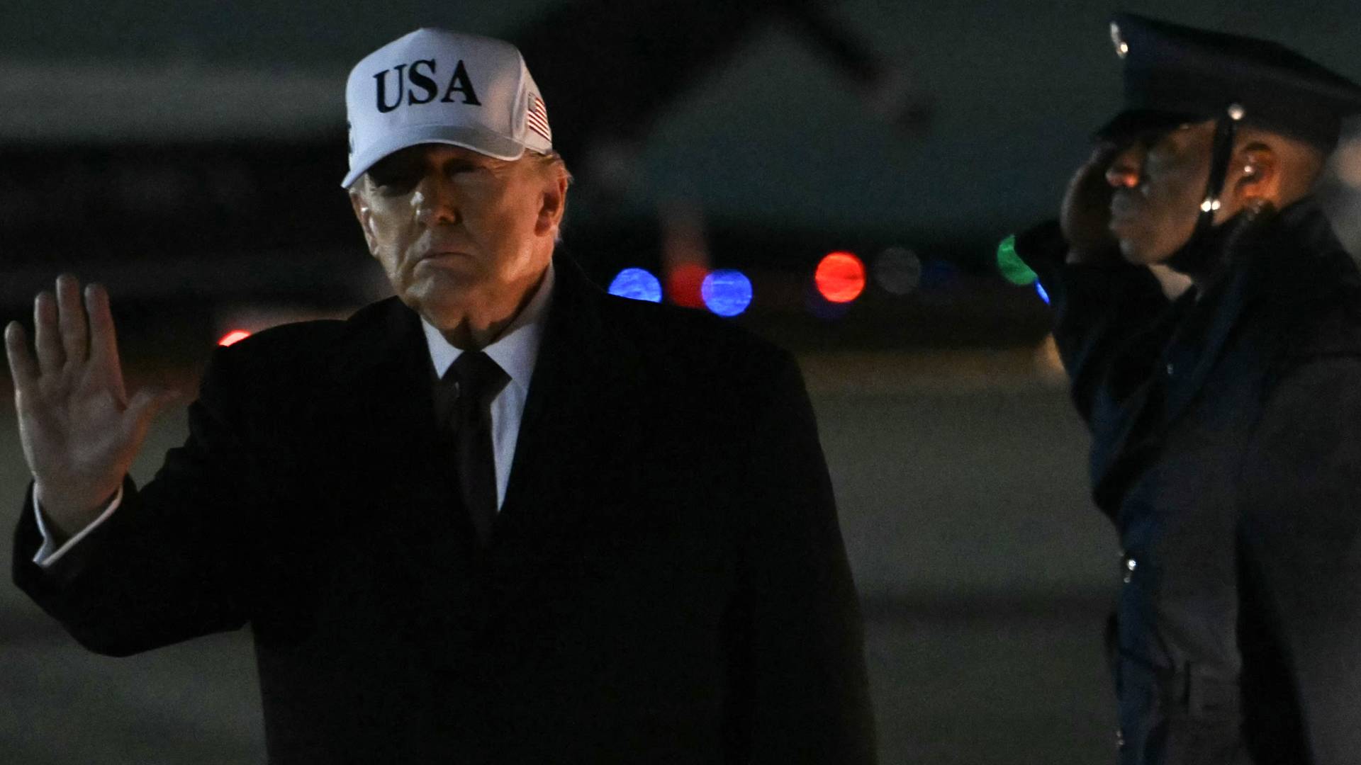 نداء الخروج الأخير: واشنطن تطالب رعاياها بمغادرة إيران فورا