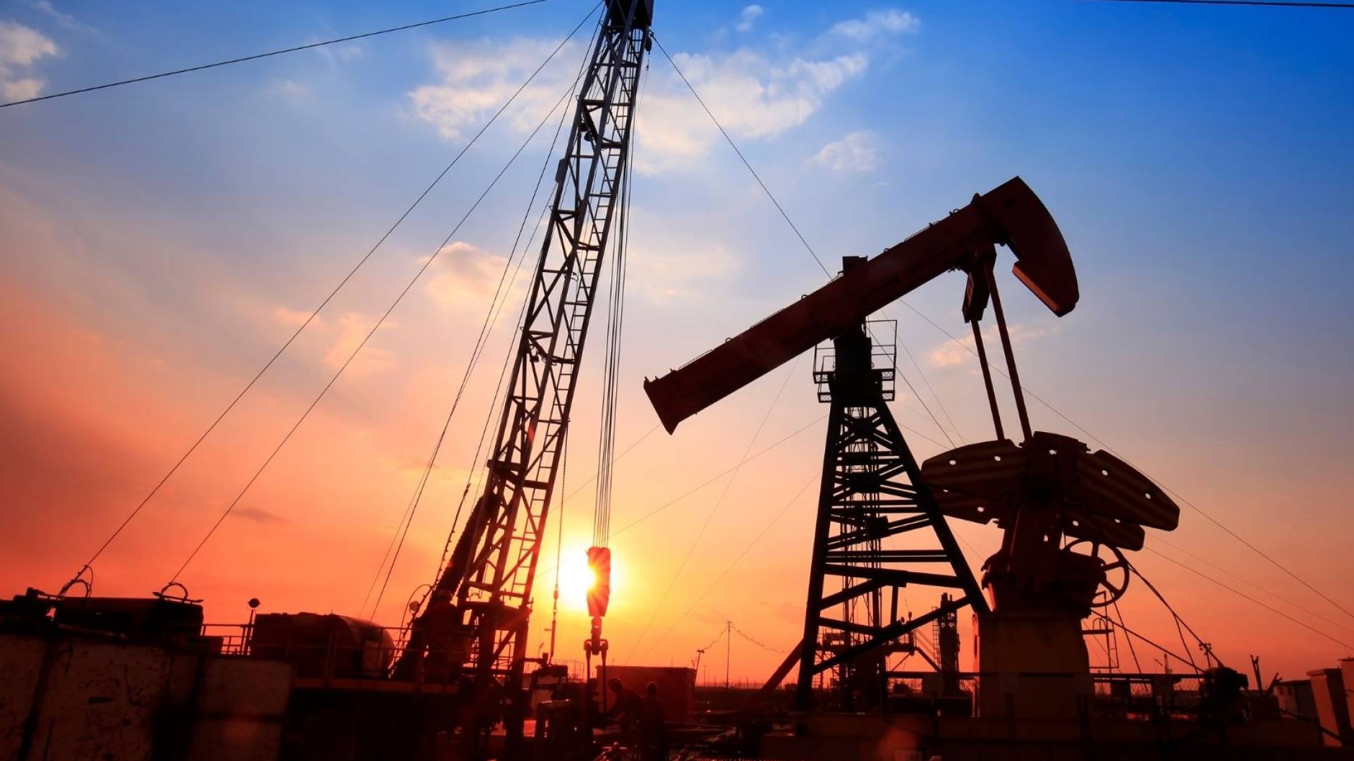 نحو 100 دولار.. 3 شروط قد ترفع أسعار النفط في حال استهداف إيران