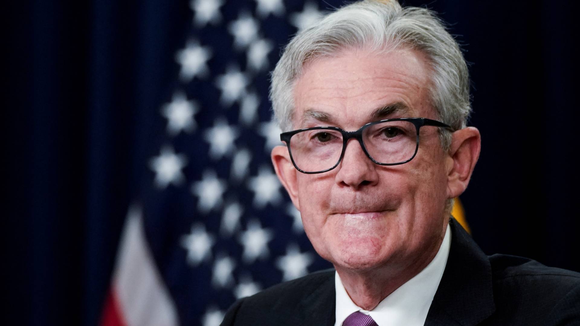 رئيس الفيدرالي يتصدى للتهديدات الجنائية ويتهم الإدارة بمحاولة تطويع أسعار الفائدة