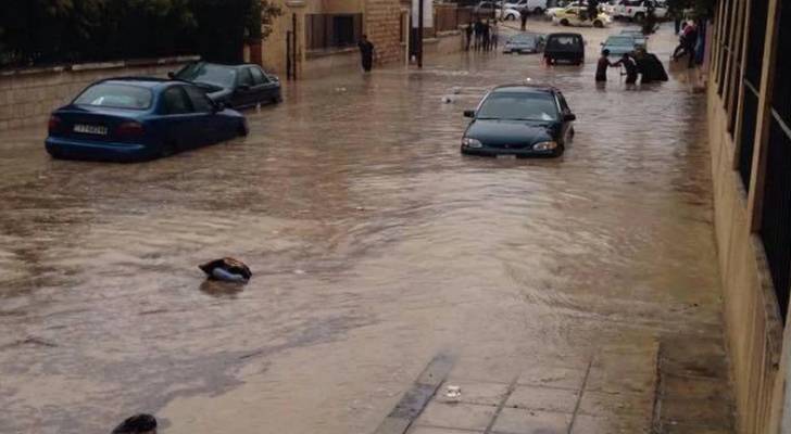 غرق شوارع مادبه إثر المنخفض الجوي الشديد