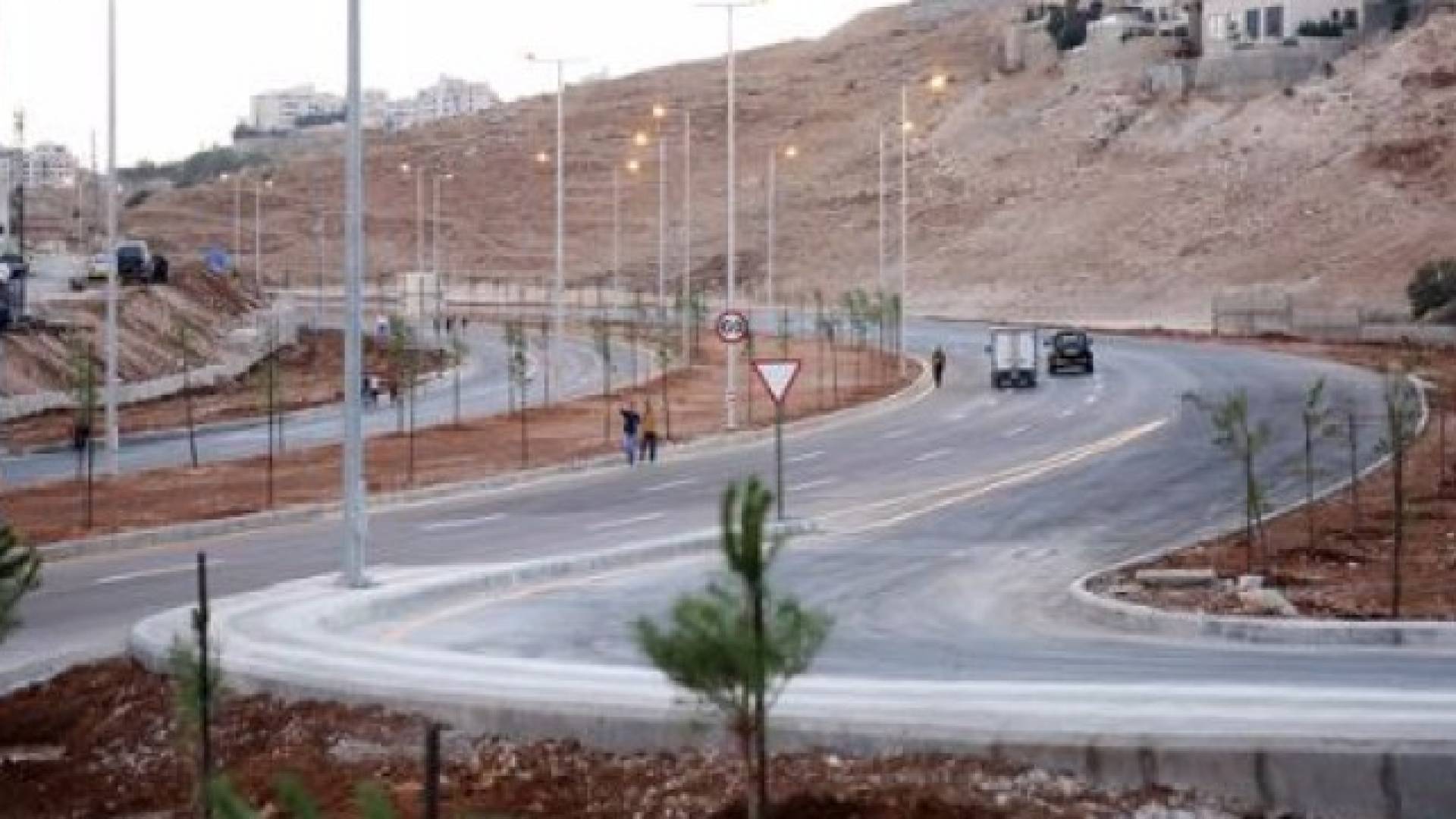 مراسل رؤيا: إعادة فتح كريدور عبدون أمام حركة السير بعد إزالة الأنقاض #عاجل 