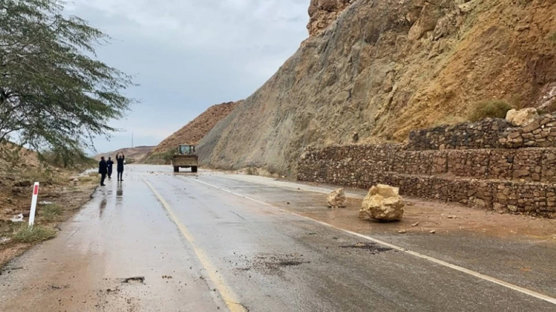 مدير بلدية الهاشمية لـ"رؤيا" الأضرار المادية جراء المنخفض كانت في البنية التحتية وتآكل بعض الشوارع