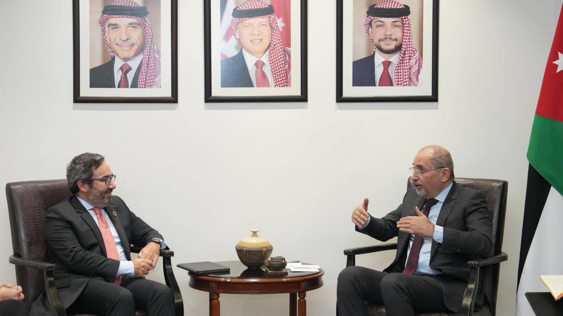 الصفدي يلتقي وكيل الأمين العام للأمم المتحدة ويبحث الوضع الإنساني في قطاع غزة