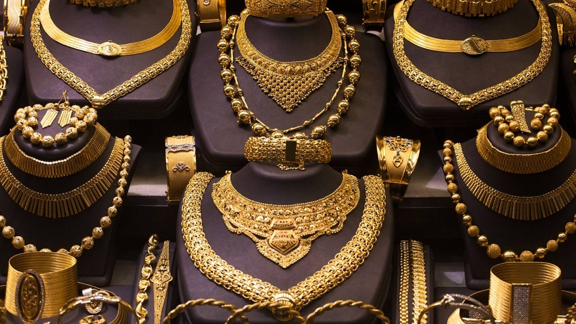 الذهب يسجل تراجعا طفيفا وسط ترقب بيانات أمريكية حاسمة