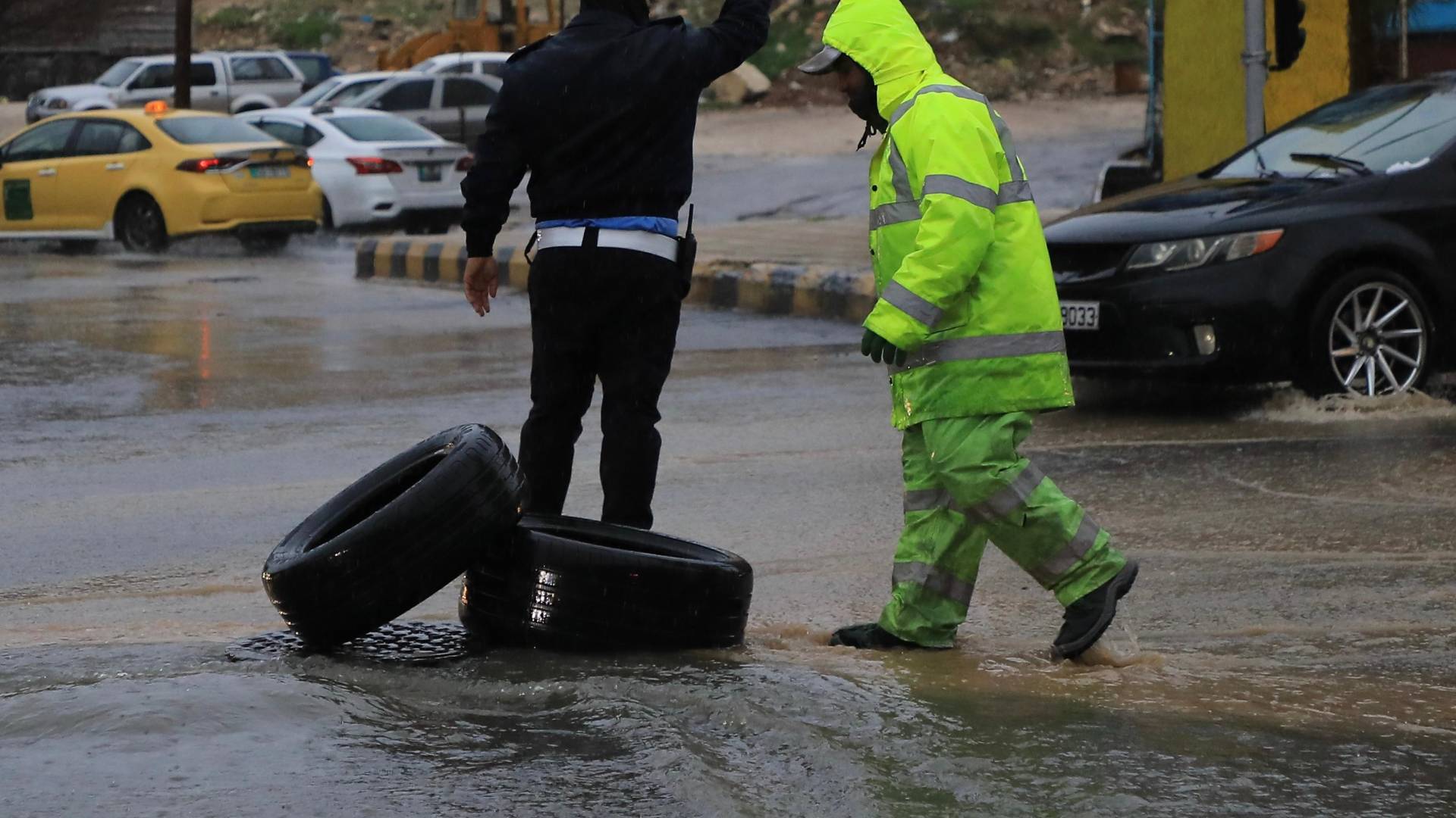 الأشغال لـ"رؤيا": حلول هندسية مستقبلية لـ "نفق القسطل" والمخصصات تؤجل تأهيل الطرق "الهرمة" 