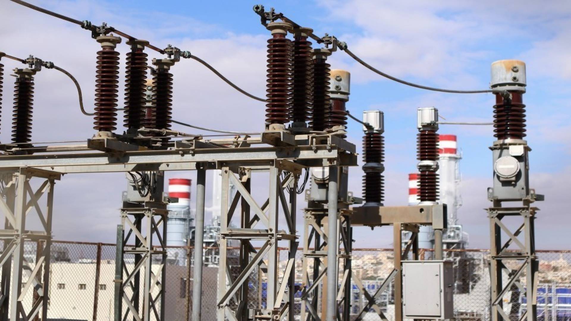 "الطاقة": استقرار تام للشبكة رغم تسجيل حمل كهربائي "تاريخي" بلغ 4340 ميجا واط وخطط لتحول ذكي شامل 