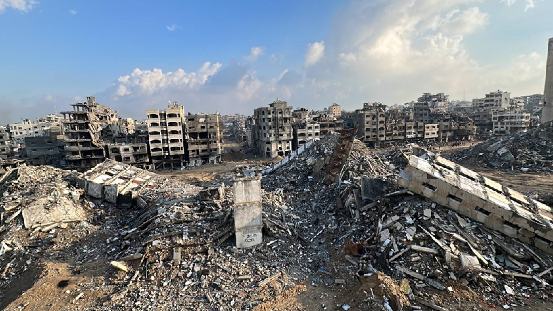 شَهِيدَانِ فِي غَزَّةَ.. وَالِاحْتِلَالُ يُسَجِّلُ 6 خُرُوقَاتٍ جَدِيدَةً لِـ "وَقْفِ النَّارِ" 