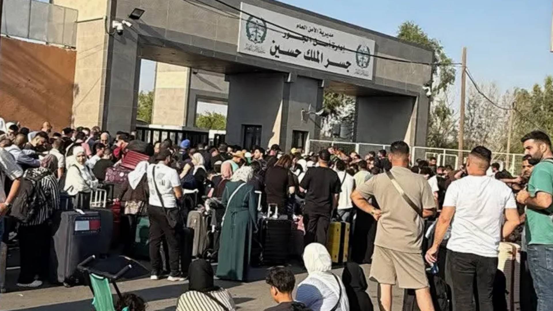 "معاناة الجسر" تحت القبة.. نواب يطالبون بفتحه 24 ساعة وضبط فوضى "الـ VIP" 