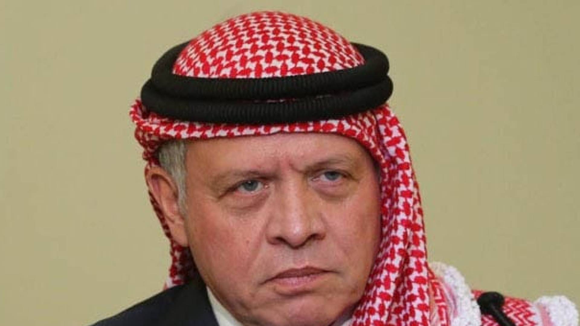 جلالة الملك يعزي رئيس الديوان الملكي الهاشمي بوفاة شقيقته 