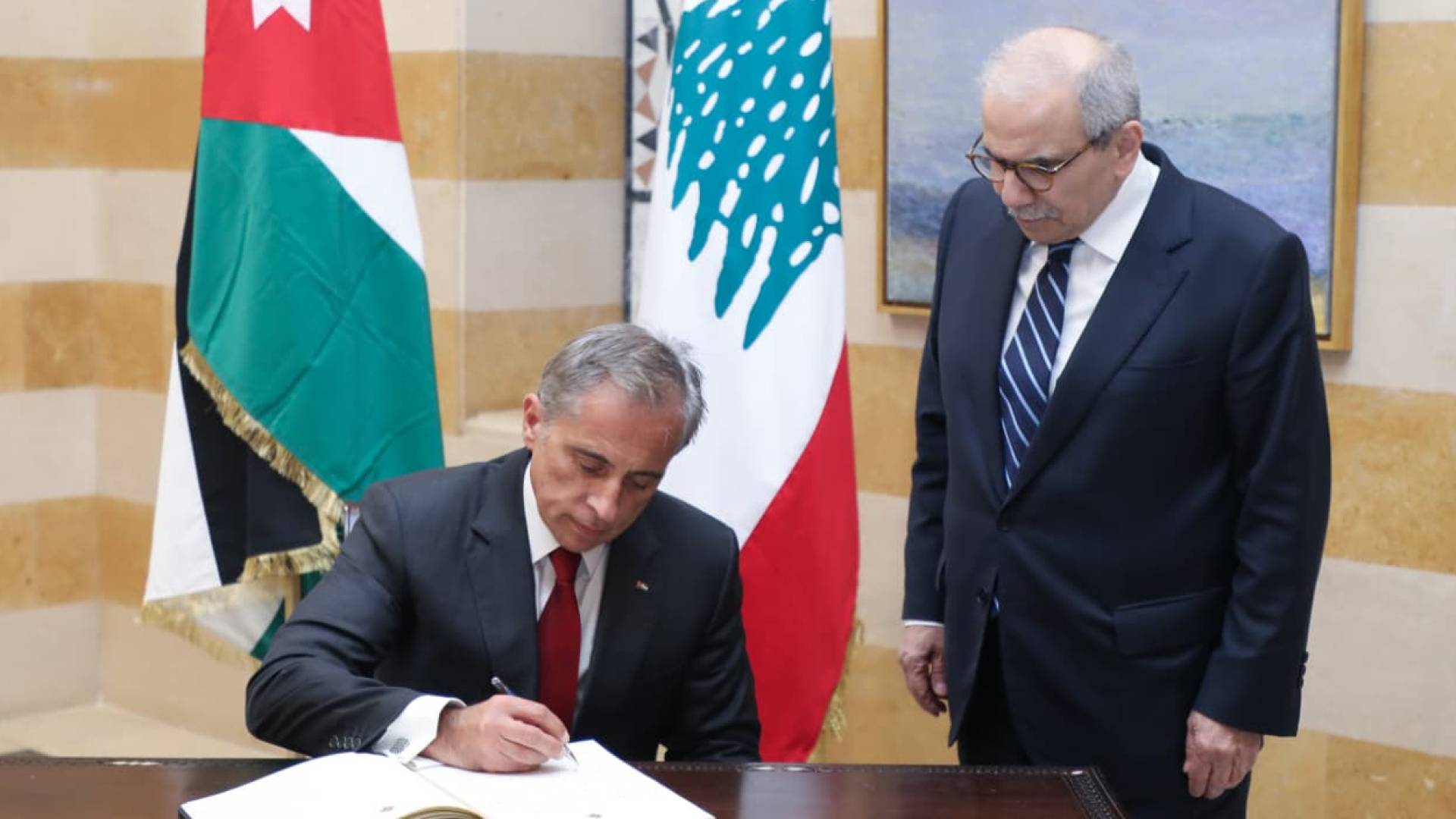 الأردن ولبنان يوقعان 21 اتفاقية لتعزيز التعاون الاستراتيجي