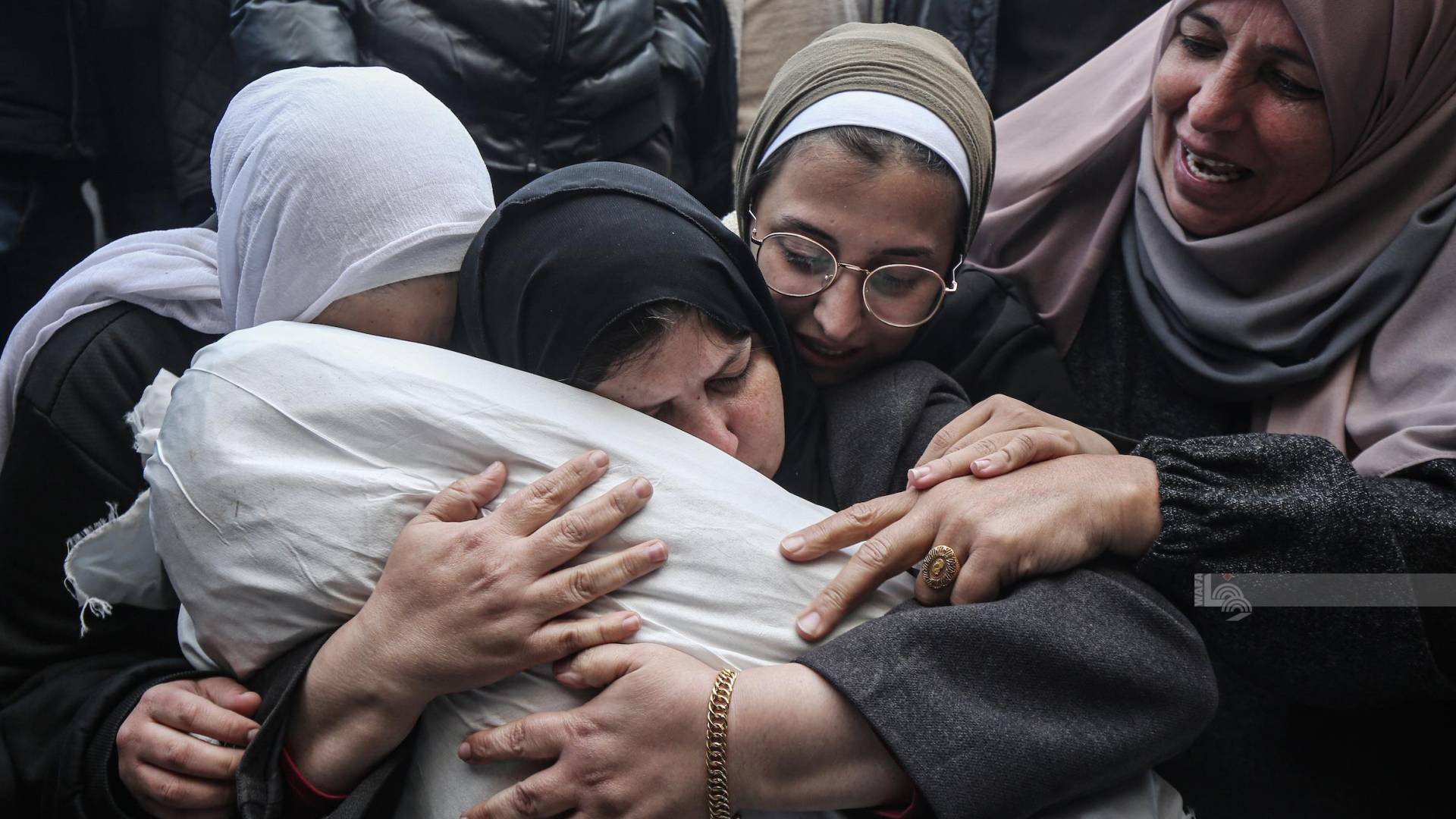 التصعيد الميداني يتواصل.. 7شهداء في غزة واقتحامات تطال رام الله