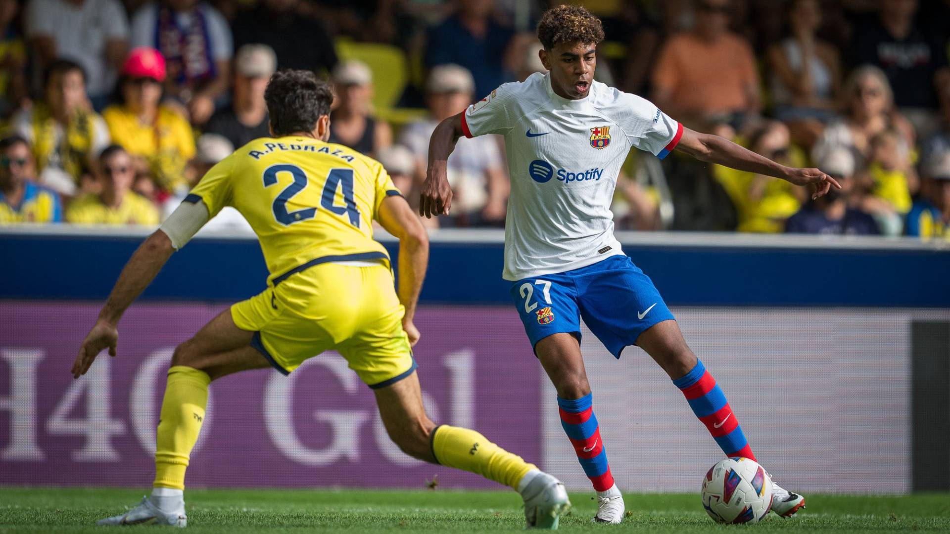 درس في الاحترام ..اعتذار نجم برشلونة لزميله يسرق الأضواء 