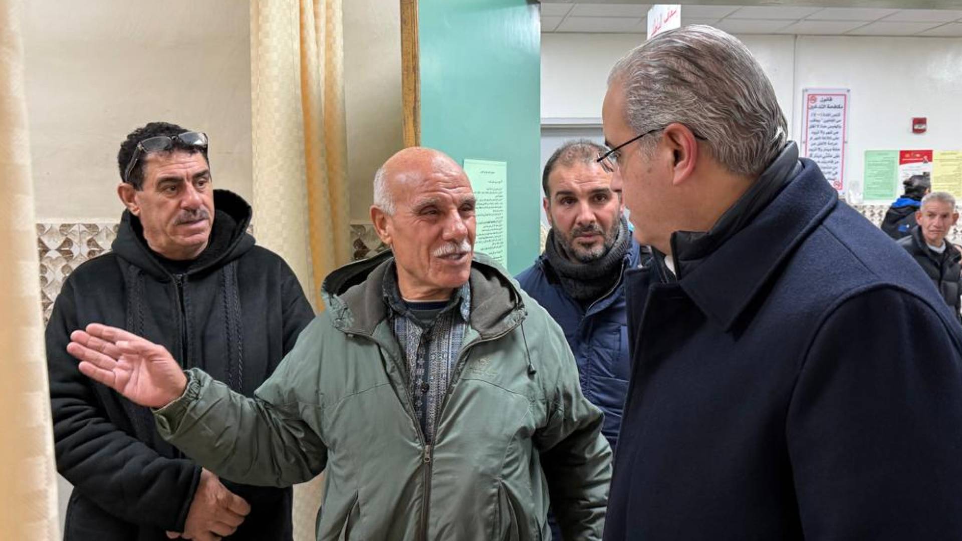 البدور يجري جولة تفقدية مفاجئة لمستشفى الأمير حمزة ويقر خطة لتوسعة الطوارئ 