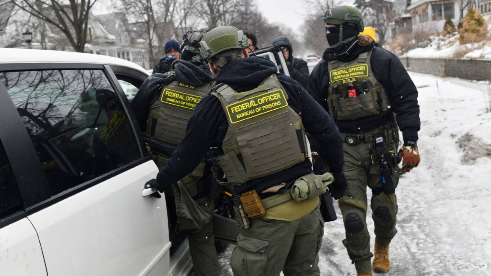 قَاضِيَةٌ فِدْرَالِيَّةٌ فِي أَمْرِيكِيَا تُقَيِّدُ صَلَاحِيَّاتِ شُرْطَةِ الهِجْرَةِ فِي مِينِيسُوتَا 